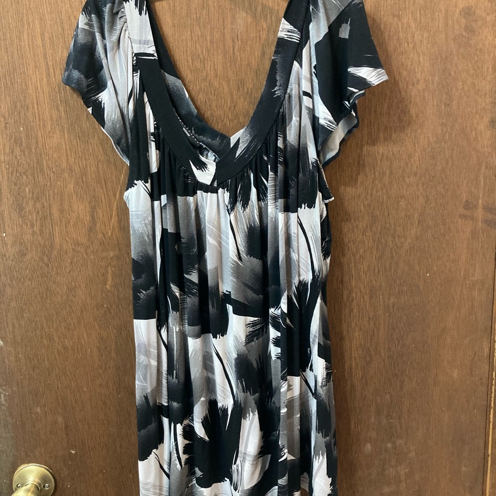 Apostrophe size 16W/18W.  Long black white and gray blouse